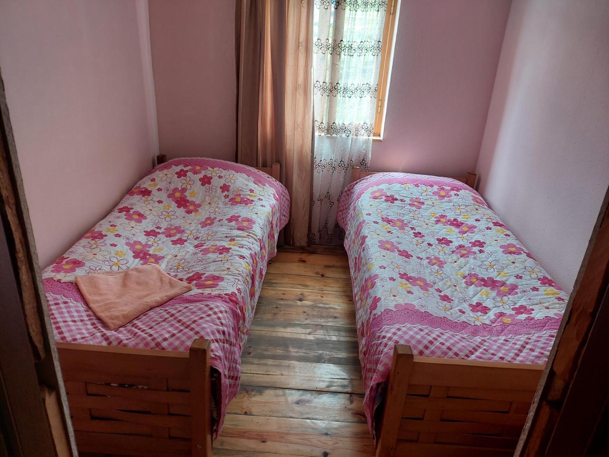 Guest House Tsasne Omalo Esterno foto